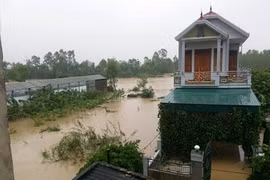 Lũ cuốn trôi xe chở Phó GĐ Sở Công Thương Nghệ An