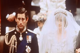 Bí mật thú vị về những chiếc vương miện của Hoàng gia Anh