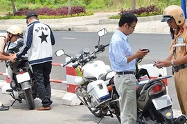 Đột ngột bỏ dự thảo hướng dẫn đóng phạt thẳng cho CSGT 