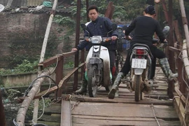 Cây cầu có 1-0-2 ở Hà Nội 