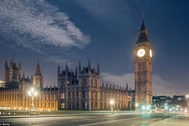 Vẻ đẹp lạ của điểm đến nổi tiếng khi vắng bóng người