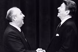 Mỹ đề nghị Liên Xô hợp tác chống người ngoài hành tinh