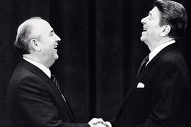 Mỹ đề nghị Liên Xô hợp tác chống người ngoài hành tinh