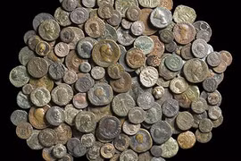 Tìm thấy kho tiền cổ niên đại 2.500 năm trong lâu đài