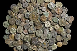 Tìm thấy kho tiền cổ niên đại 2.500 năm trong lâu đài