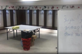 Tuyển Nhật Bản dọn sạch phòng thay đồ sau trận thua Qatar