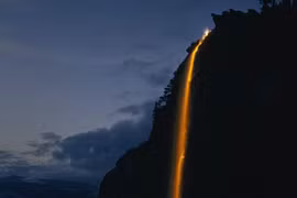 Bí ẩn xuyên thời đại về “thác lửa” độc nhất hành tinh 