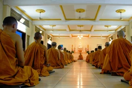 Câu chuyện ngọn đèn và nét đẹp trong mùa an cư