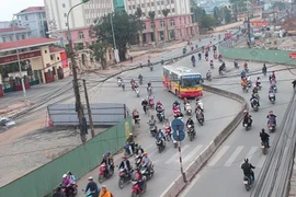 Hà Nội thông xe “đường cong mềm mại” trước Tết Nguyên đán