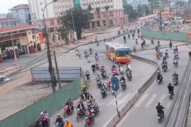 Hà Nội thông xe “đường cong mềm mại” trước Tết Nguyên đán