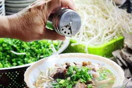 Quán cháo lòng gần nửa thế kỷ đông nghịt khách ở Sài Gòn