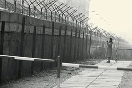 Kinh ngạc bí mật chưa từng hé lộ về Bức tường Berlin