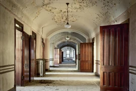 Sự thật hãi hùng trong bệnh viện tâm thần bỏ hoang 