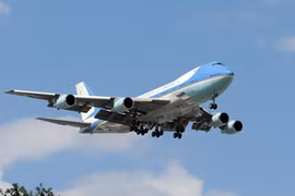 Chuyên cơ Tổng thống Mỹ được bảo vệ nghiêm ngặt thế nào?