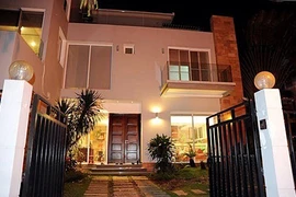 Lân đận trong đường tình duyên, mẹ đơn thân Phi Thanh Vân giàu có cỡ nào?