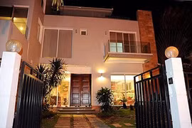 Lân đận trong đường tình duyên, mẹ đơn thân Phi Thanh Vân giàu có cỡ nào?