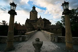 Khám phá 'trường học phù thủy' của Harry Potter ngoài đời thực