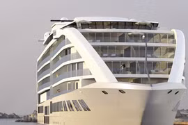 Cuộc sống trên “khách sạn” nổi 5 sao 65 triệu/đêm