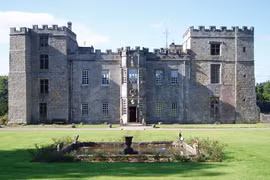 Tận mục những lâu đài ma ám nổi tiếng TG