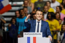 Tổng thống Pháp Emmanuel Macron từng yêu cô gái nào trước khi cưới?