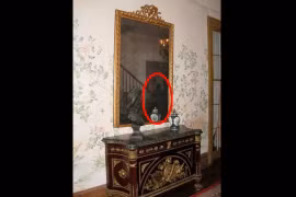 Kỳ bí chiếc gương “ma ám” chứa linh hồn bị mắc kẹt