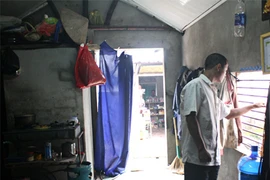 Người đàn bà nghèo viết thư kêu cứu chồng, con