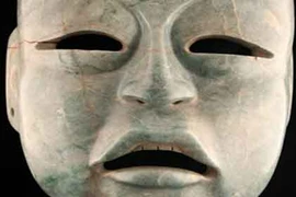 Đi tìm sự thật về đầu đá khổng lồ 