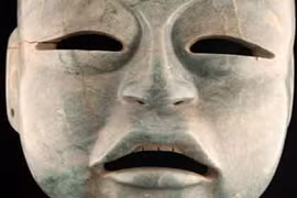 Đi tìm sự thật về đầu đá khổng lồ 