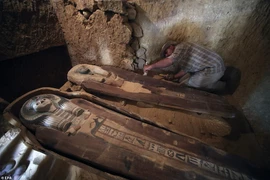 Bên trong mộ 2 linh mục cấp cao Ai Cập cổ đại