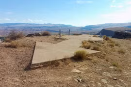 Giải mã những mũi tên bê tông khổng lồ cực dị ở Mỹ