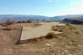 Giải mã những mũi tên bê tông khổng lồ cực dị ở Mỹ