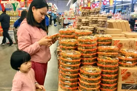 Thị trường Tết: Hàng Việt chiếm ưu thế bằng chất lượng và mẫu mã