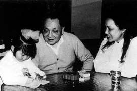 Loạt ảnh tiết lộ cuộc sống đời thường của Đặng Tiểu Bình