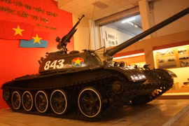 Điều chưa biết về xe tăng 843 "nhường đường" xe 390