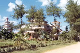 Thán phục vị tỷ phú Sài Gòn vứt bỏ sản nghiệp, về quê ở ẩn