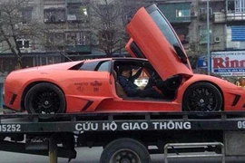 Siêu bò Lamborghini đang khoe hàng, chết sặc ở Quảng Ninh
