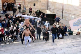 ‘Hoàng tử xiếc’ Việt Nam phá kỷ lục thế giới của Trung Quốc