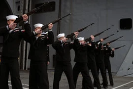 Vì sao bắn 21 phát đại bác trong quốc tang? 