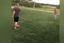 Video: Những pha “lấy trứng chọi đá” bá đạo nhất quả đất