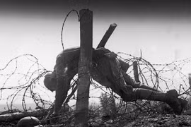 Ám ảnh CTTG1: Xác binh sĩ nằm trên dây thép gai