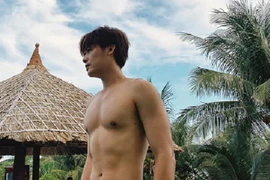 Trò cưng của Đàm Vĩnh Hưng khoe body nóng bỏng