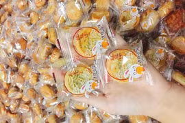 Bánh trung thu 2.000 đồng/chiếc, kho hàng chục tấn toàn in chữ Tàu