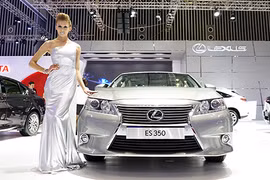 Dàn người mẫu cực xinh tại Vietnam Motor Show 2014