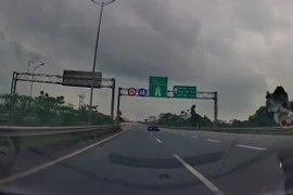 Phạt tiền, tước bằng lái của tài xế đi ngược chiều cao tốc
