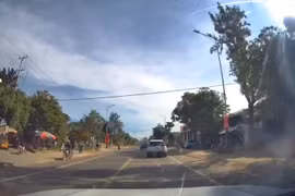 Xe chở tiền lấn làn, vượt ẩu không bật xi-nhan