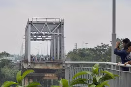 Sập cầu Phong Châu - Phú Thọ, chưa rõ thiệt hại