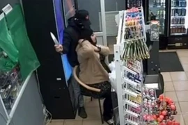 Đi cướp, nam thanh niên xin lỗi nạn nhân rồi mới ra tay