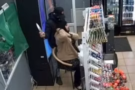 Đi cướp, nam thanh niên xin lỗi nạn nhân rồi mới ra tay