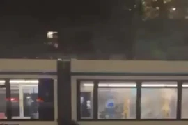 Những kẻ bạo loạn bài Do Thái đốt phá tàu điện ở Hà Lan