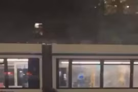 Những kẻ bạo loạn bài Do Thái đốt phá tàu điện ở Hà Lan